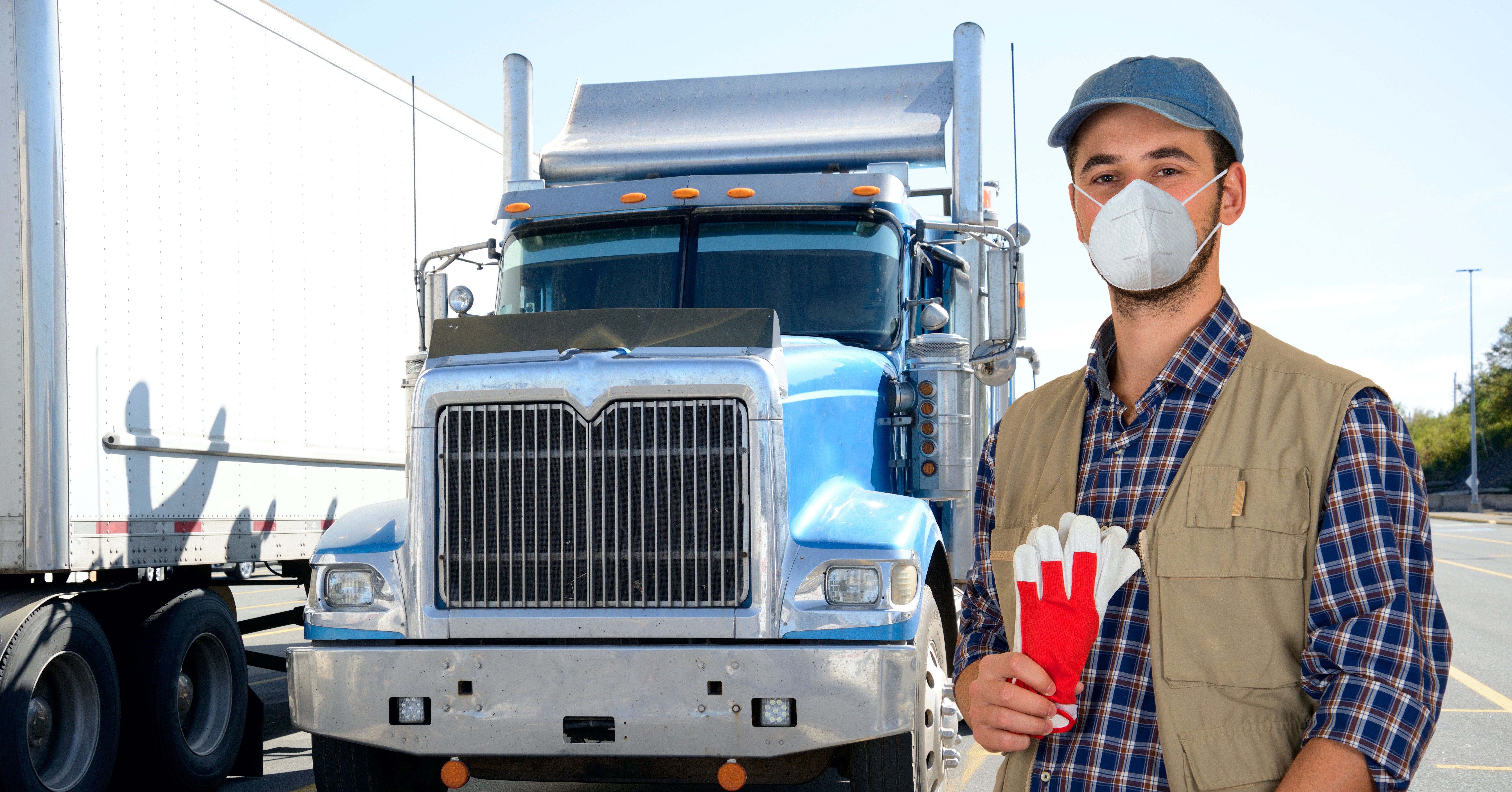 Trucker. Водитель грузовика. Шофер грузовика. Водитель грузовика в маске. Водитель фуры.